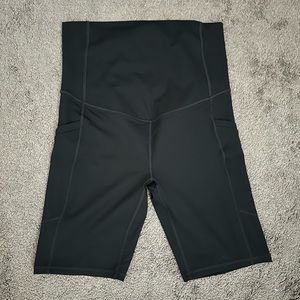 MATERNITY Fabletics biker shorts